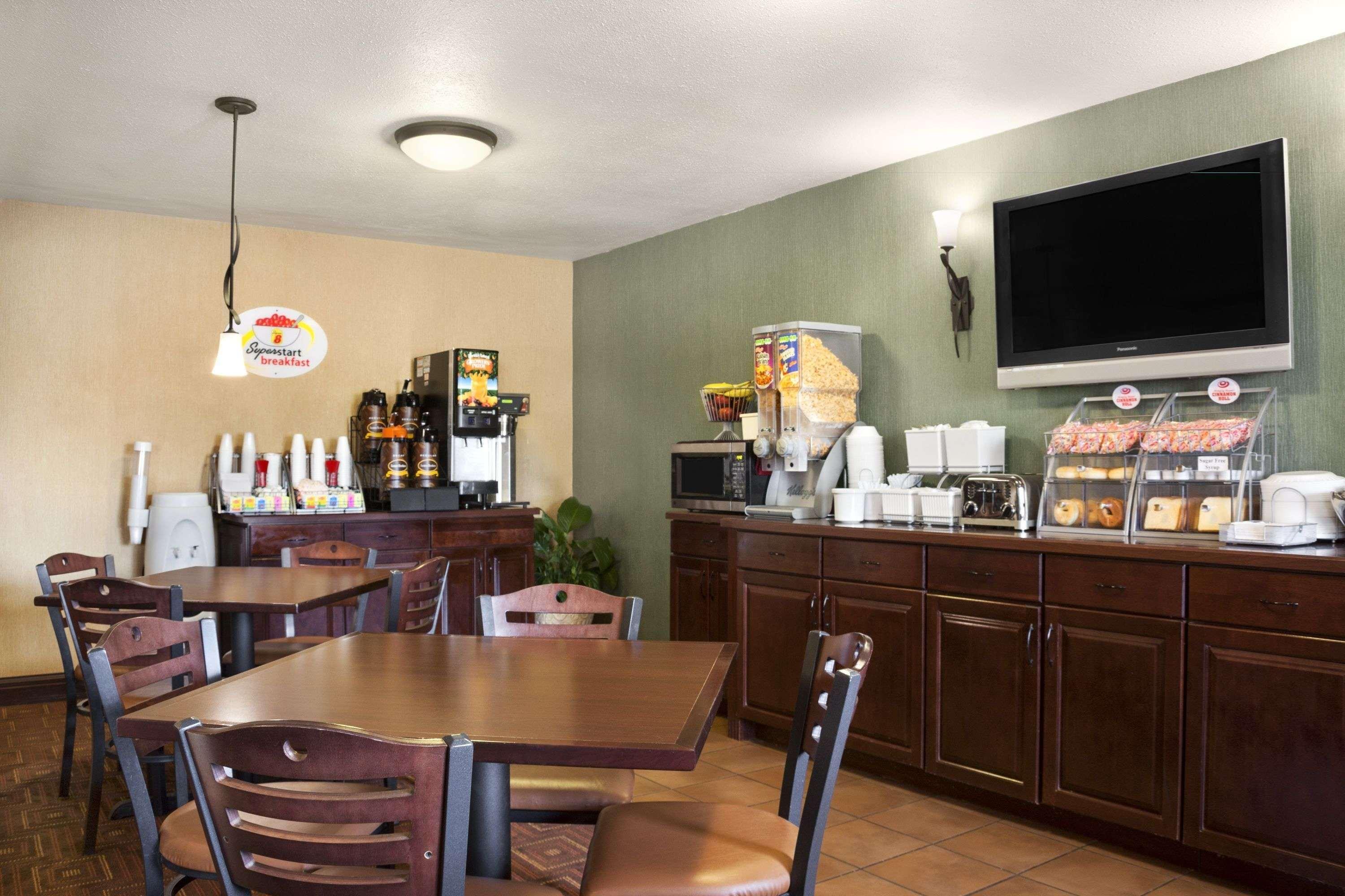 Super 8 By Wyndham Fairview Heights-St. Louis Motell Exteriör bild