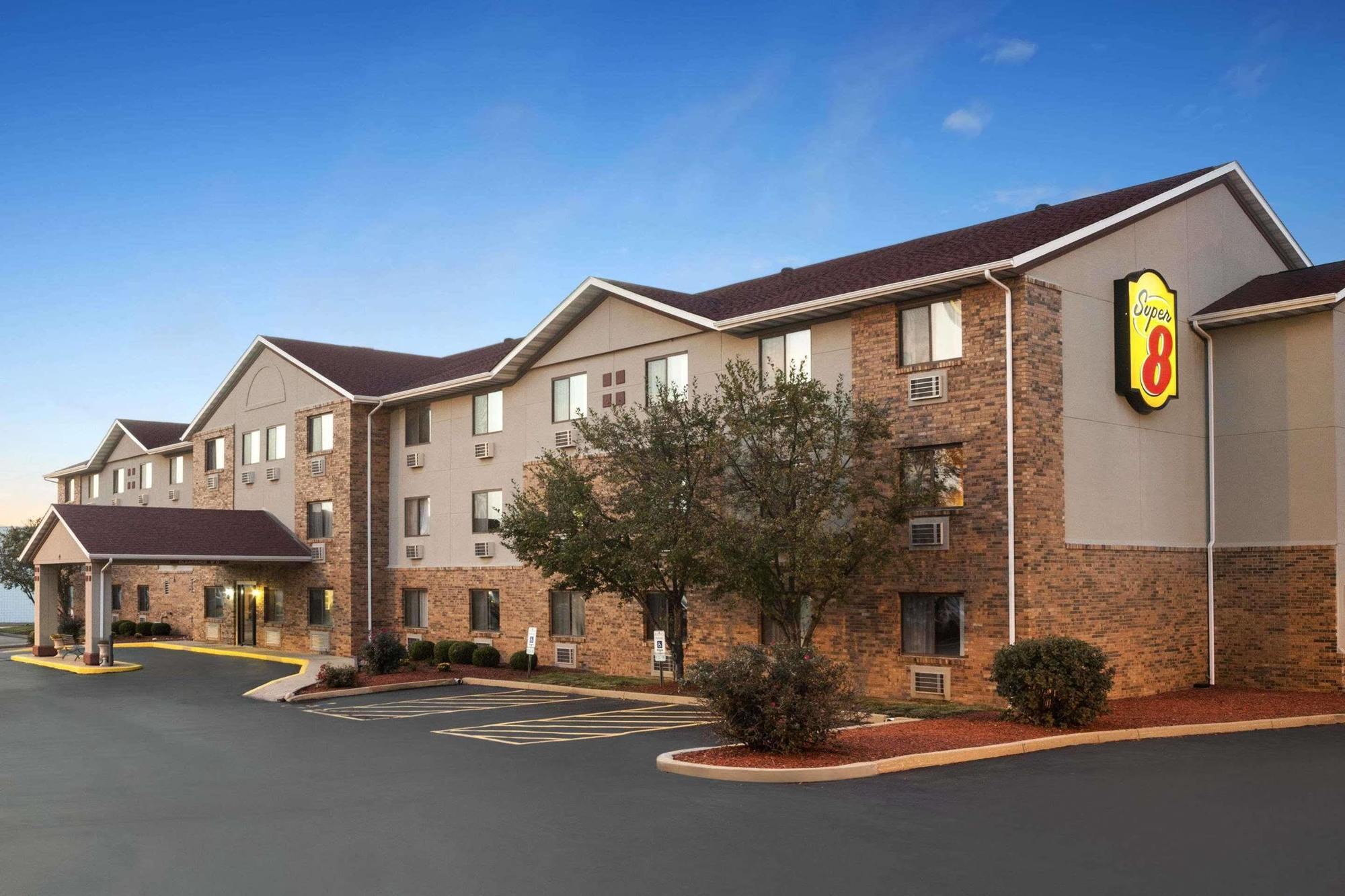Super 8 By Wyndham Fairview Heights-St. Louis Motell Exteriör bild